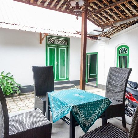 Reddoorz Syariah @ Ndalem Kembang Sore Yogyakarta Exterior photo