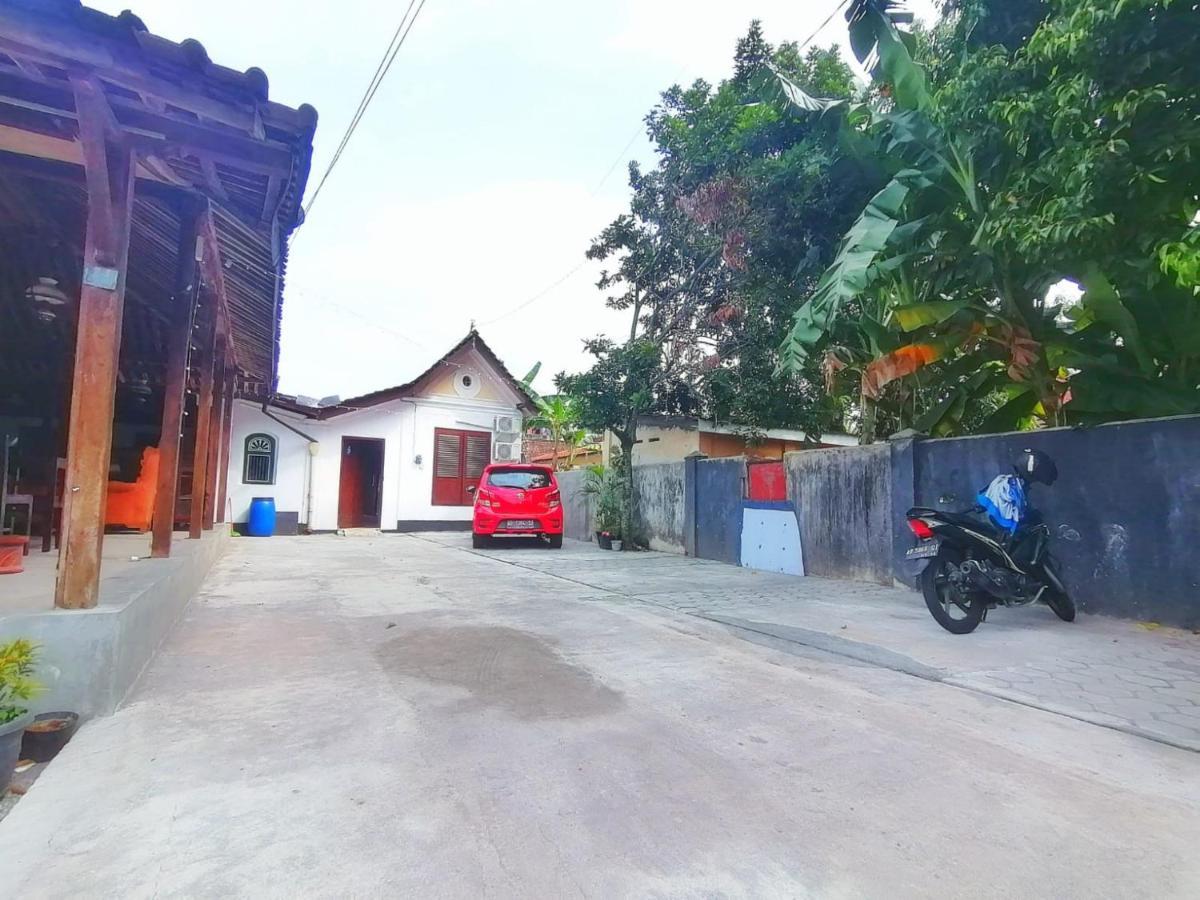 Reddoorz Syariah @ Ndalem Kembang Sore Yogyakarta Exterior photo