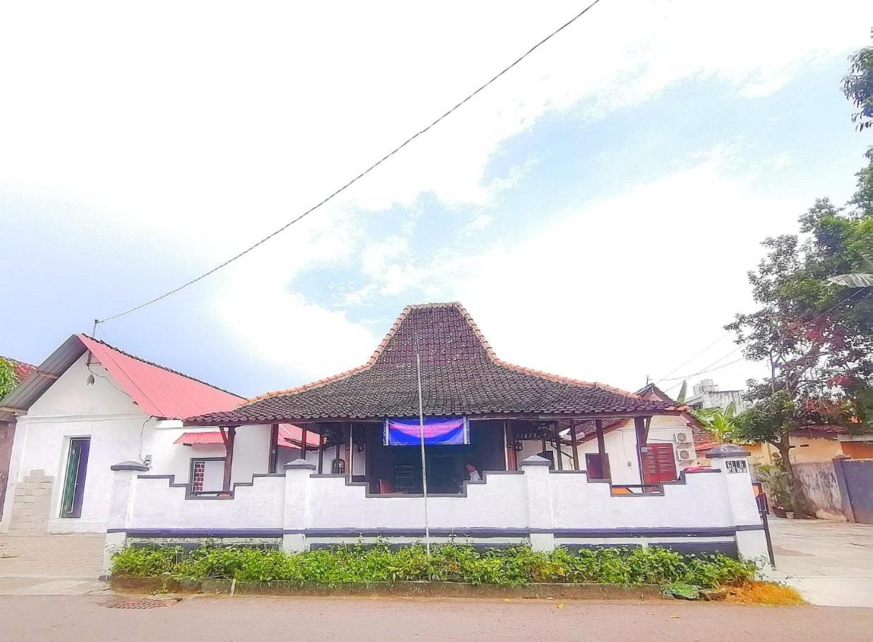 Reddoorz Syariah @ Ndalem Kembang Sore Yogyakarta Exterior photo