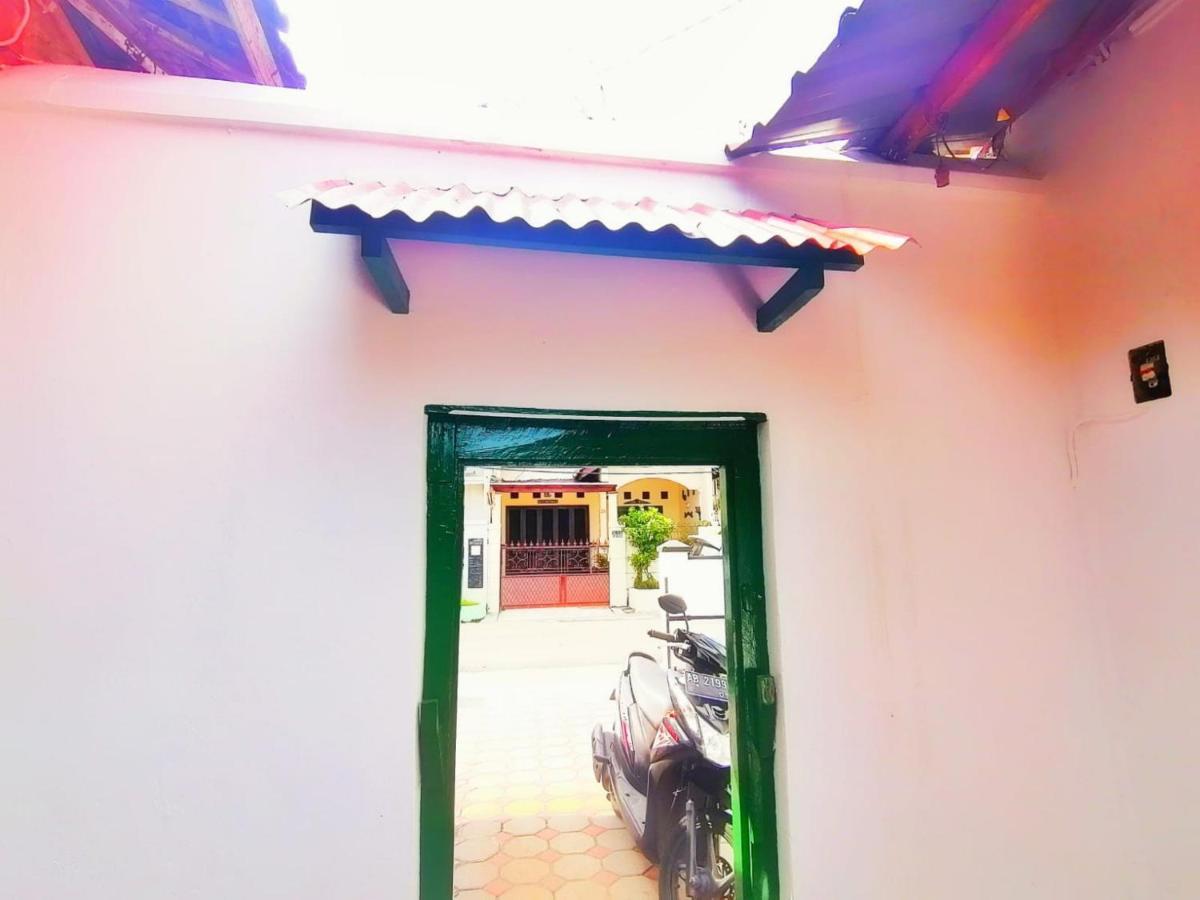 Reddoorz Syariah @ Ndalem Kembang Sore Yogyakarta Exterior photo