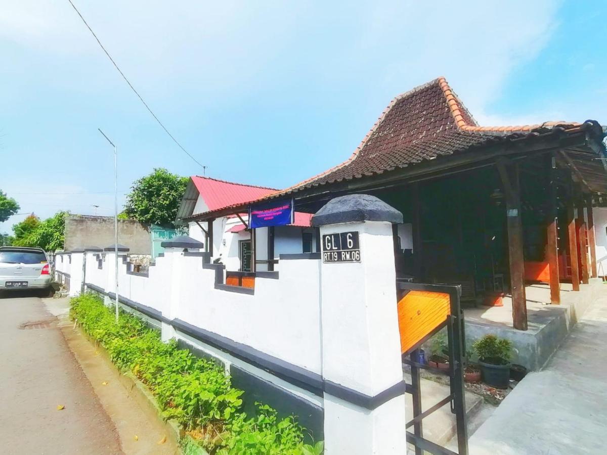 Reddoorz Syariah @ Ndalem Kembang Sore Yogyakarta Exterior photo