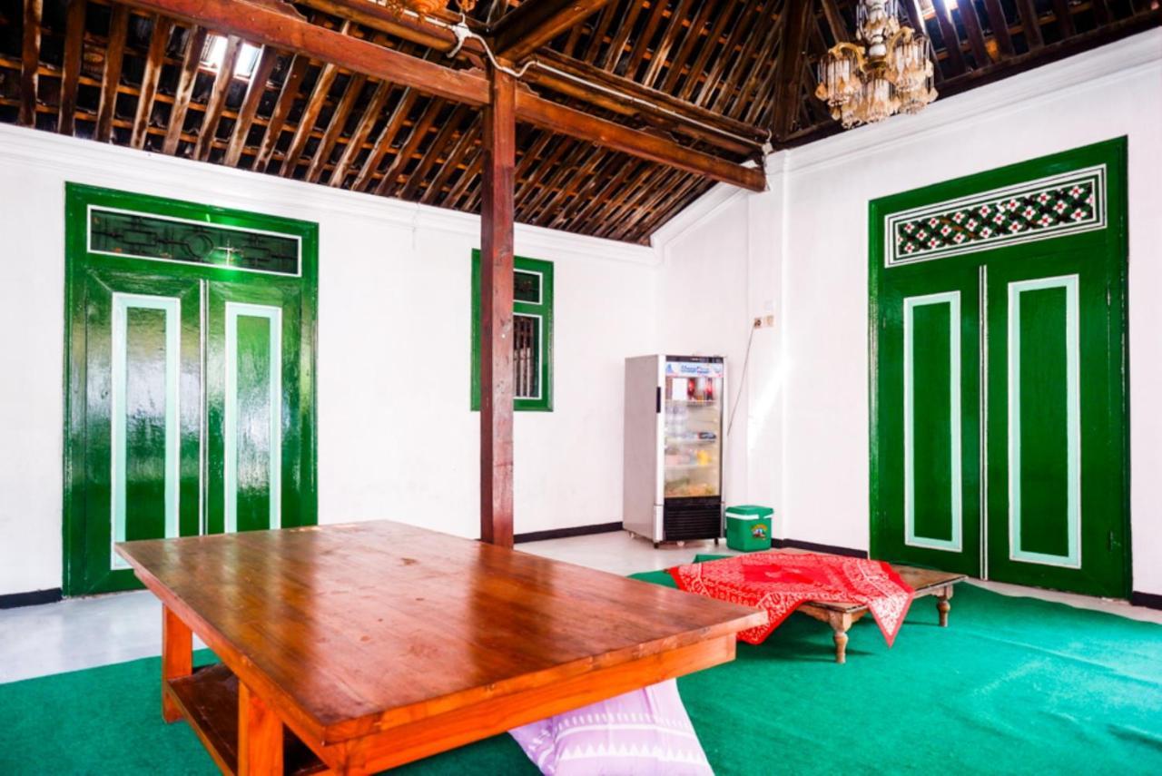 Reddoorz Syariah @ Ndalem Kembang Sore Yogyakarta Exterior photo