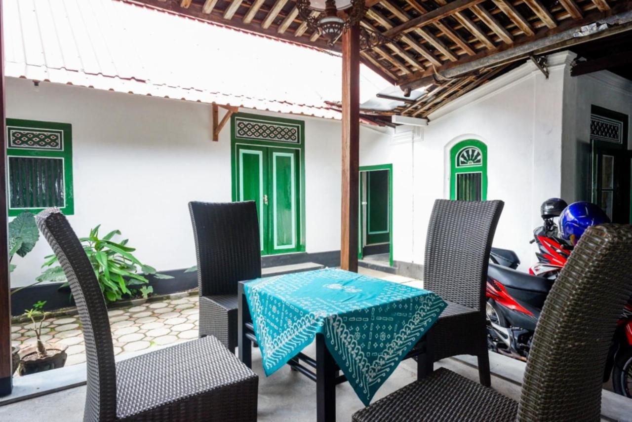 Reddoorz Syariah @ Ndalem Kembang Sore Yogyakarta Exterior photo