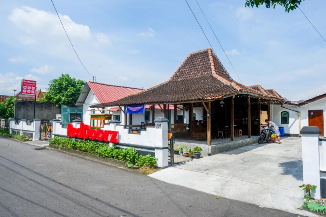 Reddoorz Syariah @ Ndalem Kembang Sore Yogyakarta Exterior photo