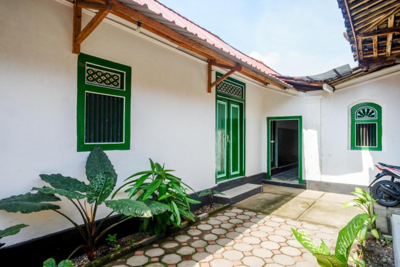 Reddoorz Syariah @ Ndalem Kembang Sore Yogyakarta Exterior photo