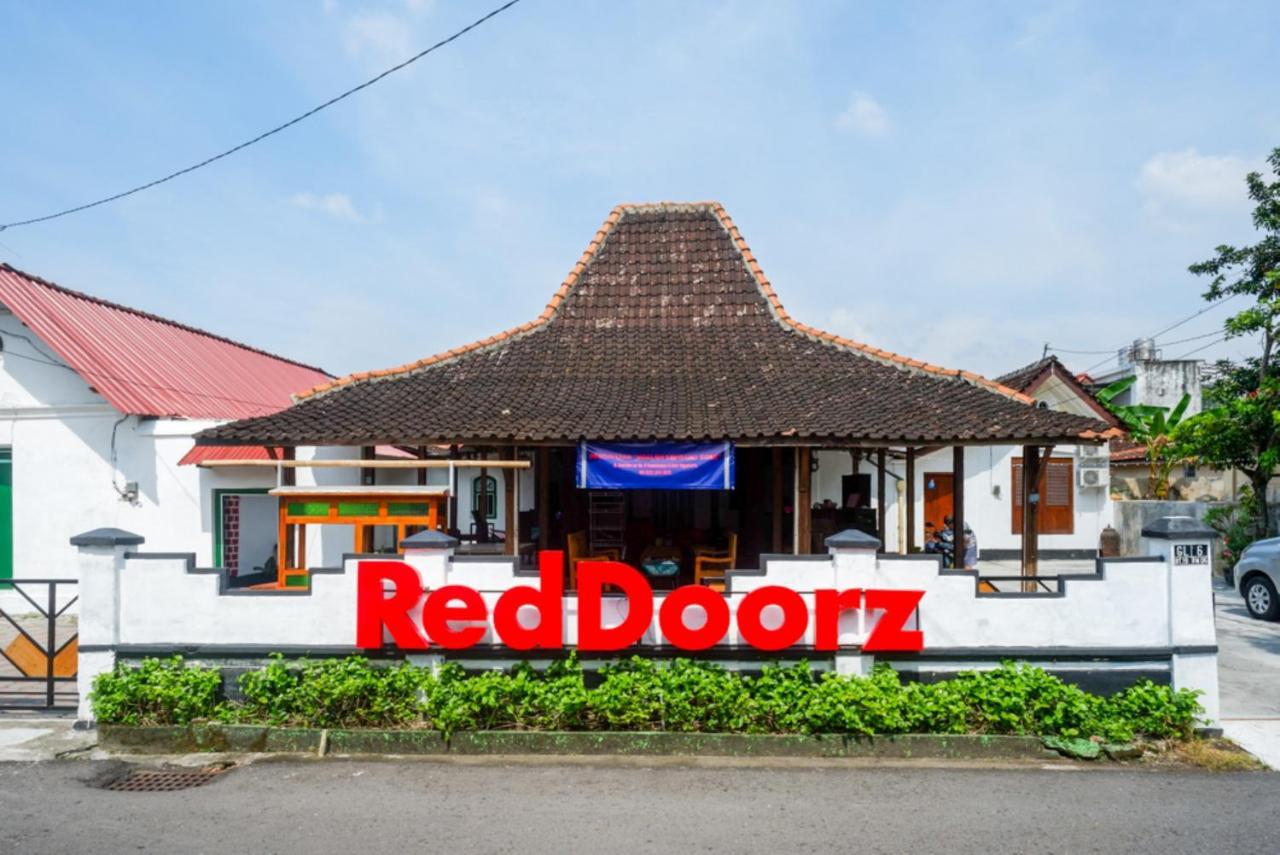 Reddoorz Syariah @ Ndalem Kembang Sore Yogyakarta Exterior photo