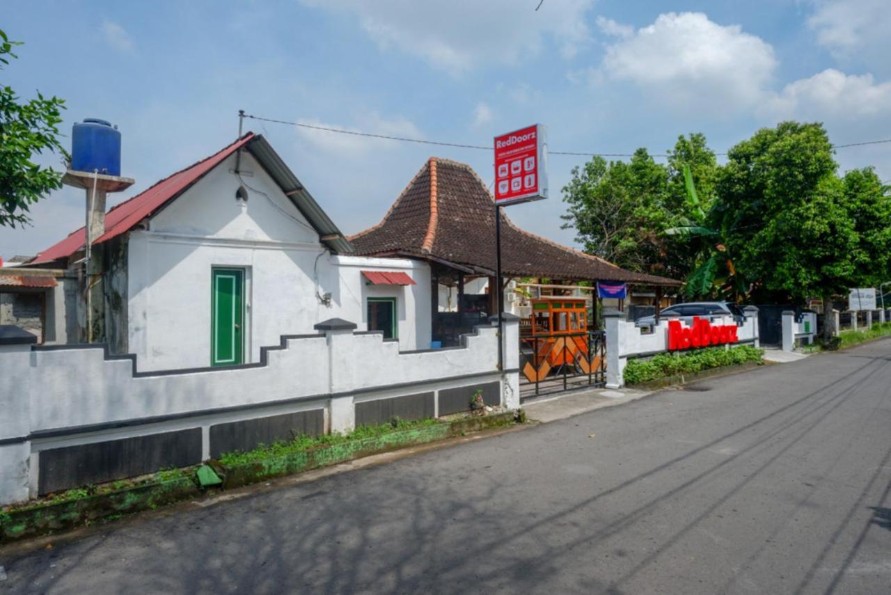 Reddoorz Syariah @ Ndalem Kembang Sore Yogyakarta Exterior photo